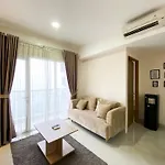Cozy And Minimalist 2Br At 8Th Floor The Oasis Cikarang Apartment By Travelio