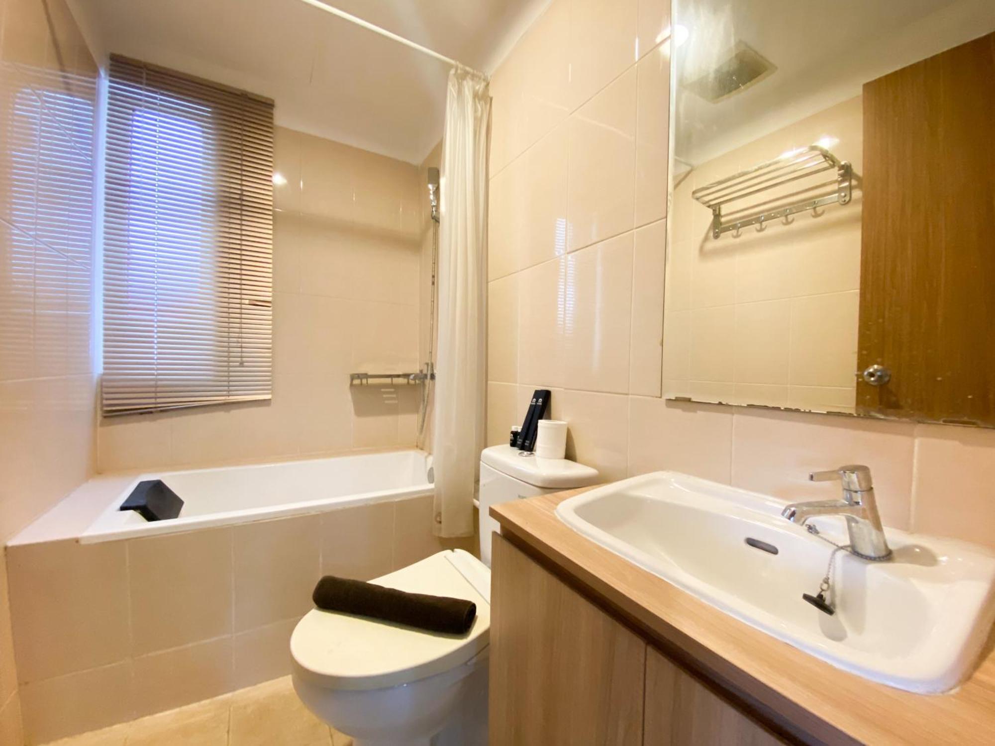 Cozy And Minimalist 2br At 8th Floor The Oasis Cikarang By Travelio