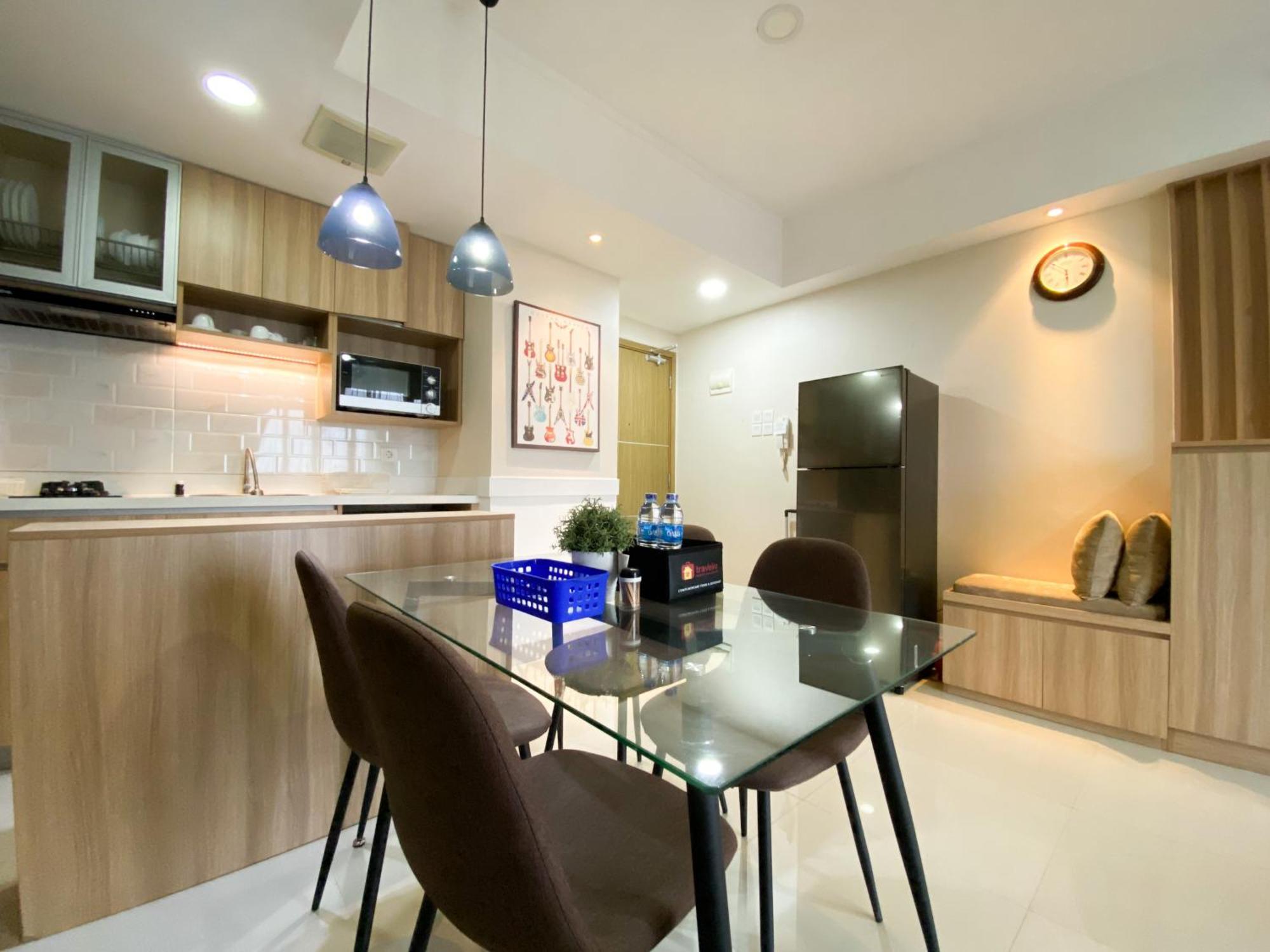 Cozy And Minimalist 2br At 8th Floor The Oasis Cikarang By Travelio *