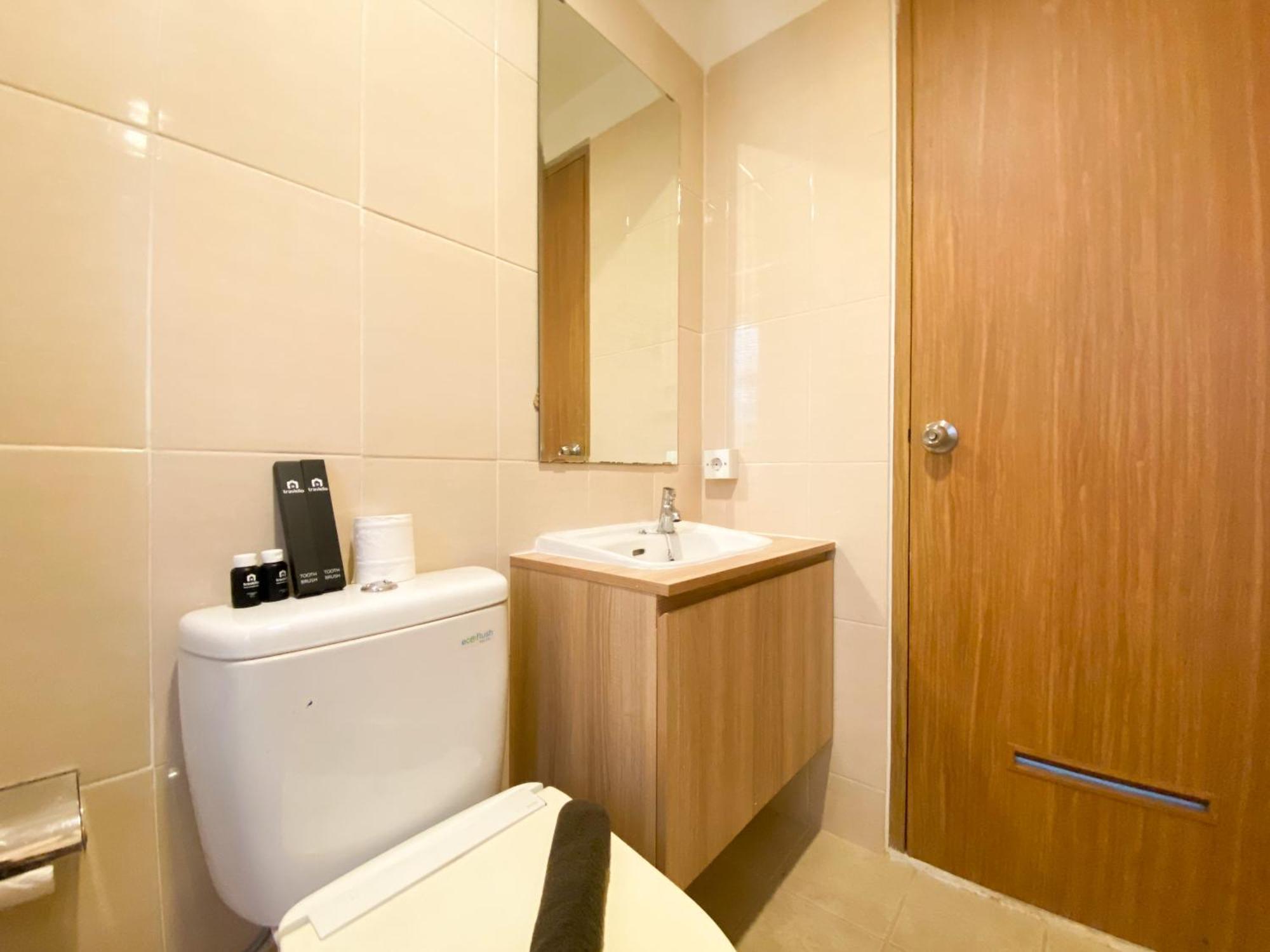 Apartemen Cozy And Minimalist 2br At 8th Floor The Oasis Cikarang By Travelio